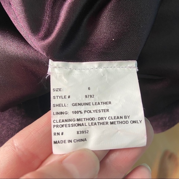 Women’s purple suede fitted button up Moto jacket in size 6 - Picture 7 of 7